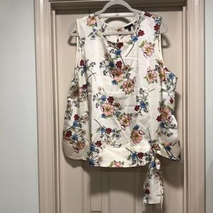 Adorable Talbots sleeveless NWT floral top with side bow.